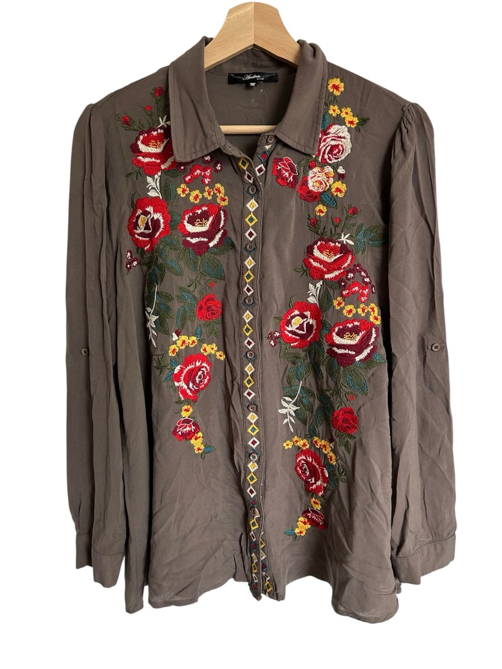 ANDREE by Unit Rose Embroidered Top Size M